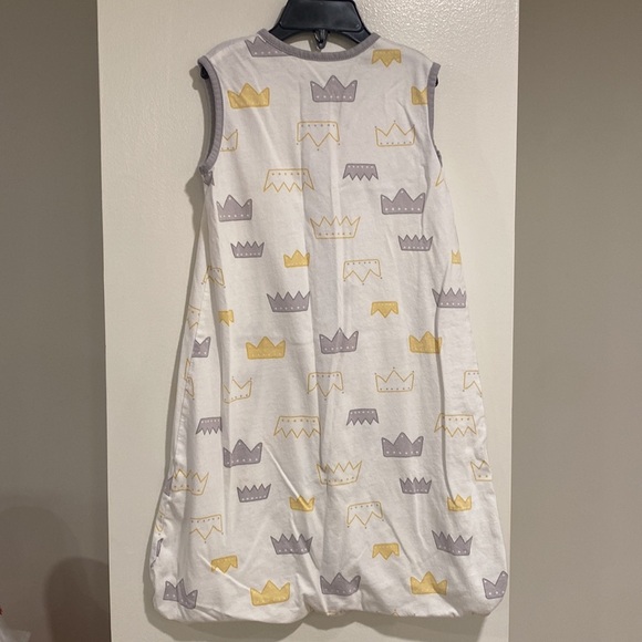 Unisex Infant Sleep Sack with Crown Print White, Gray, Yellow. Size 0-6 months - Picture 2 of 4
